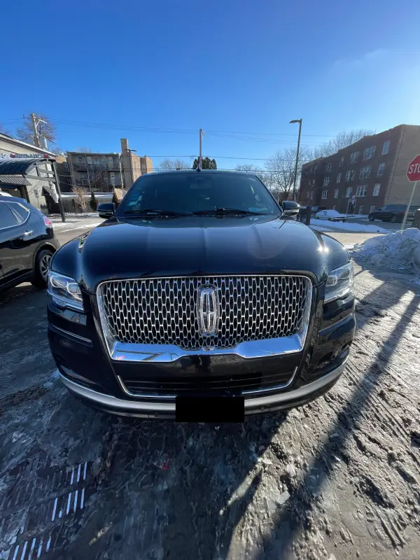 Front Side of Lincoln Navigator Newest Model
