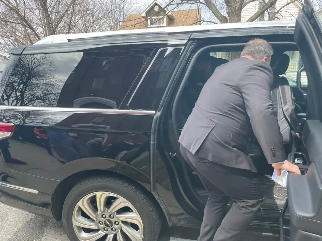 Luxury Navigator with Chauffeur