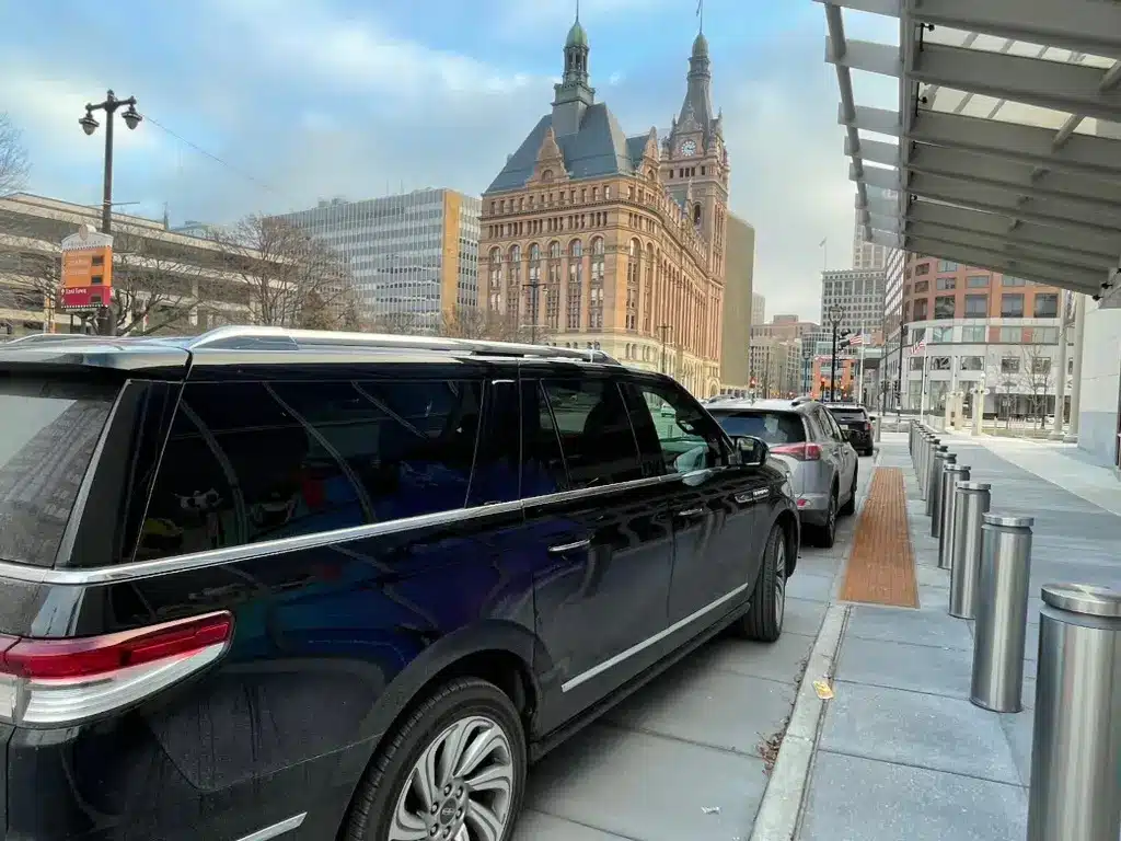 airport pickup in luxury suv